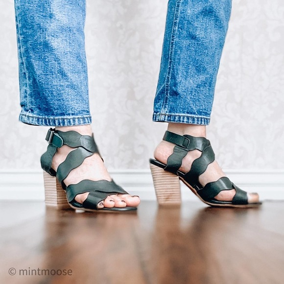 ANTELOPE Black Leather Scallop Crossover Sandals Size 8 - Picture 12 of 14